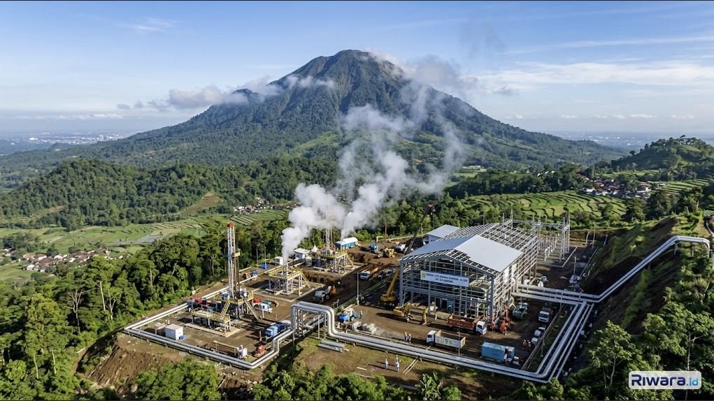 Ilustrasi pembangkit listrik tenaga panas bumi di Gunung Ungaran dibuat dengan bantuan GeminiAI